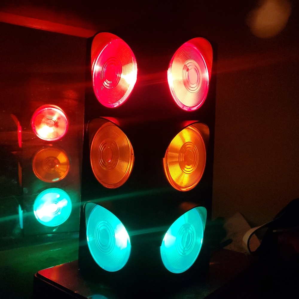 ELECTRIC FLASHING TRAFFIC LITE For Party or Decor